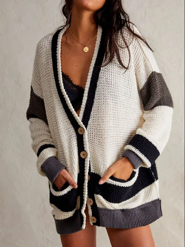 Pocketed Contrast V-Neck Long Sleeve Cardigan